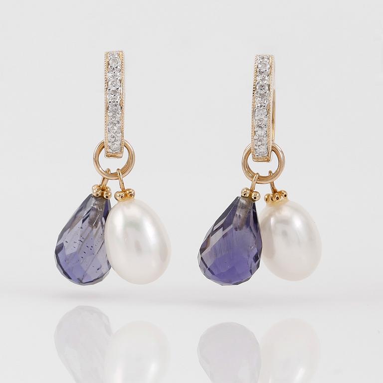 ÖRHÄNGEN, 1 par, 14K guld, iolite, sötvattenspärlor och diamanter.