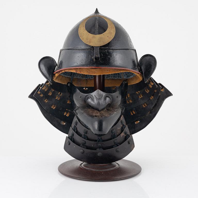 A Kabuto helmet with yoroi mask, Edo (1603-1868).