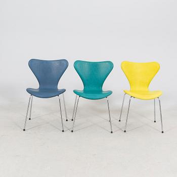 Arne Jacobsen, a set of six leather "Sjuan" chairs for Fritz Hansen.