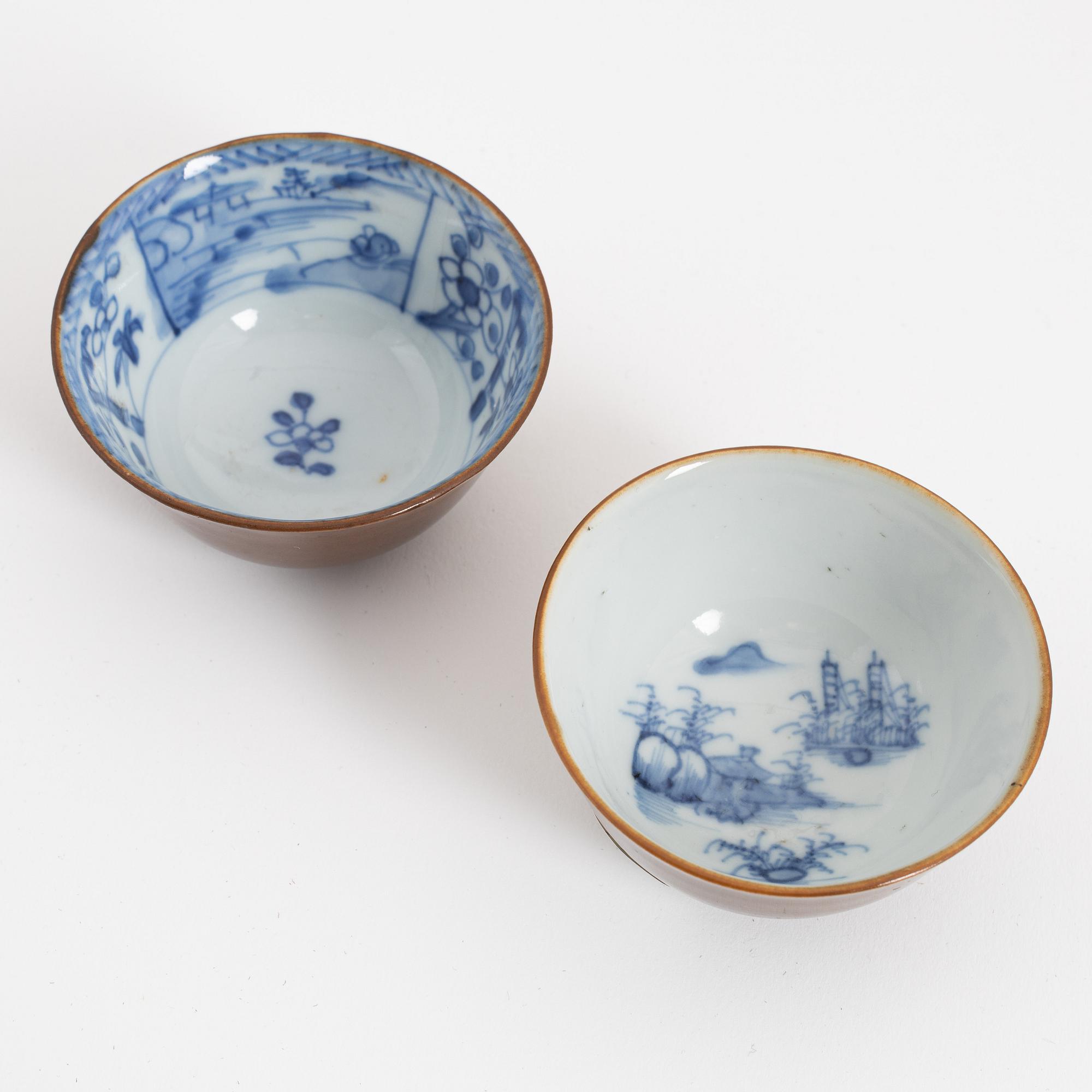 A set of two blue and white capuciner glazed cups, Qing dynasty, Qianlong (1736-95).