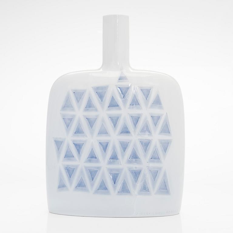 Inkeri Leivo, pullo, posliinia, signeerattu Inkeri Leivo, Arabia.