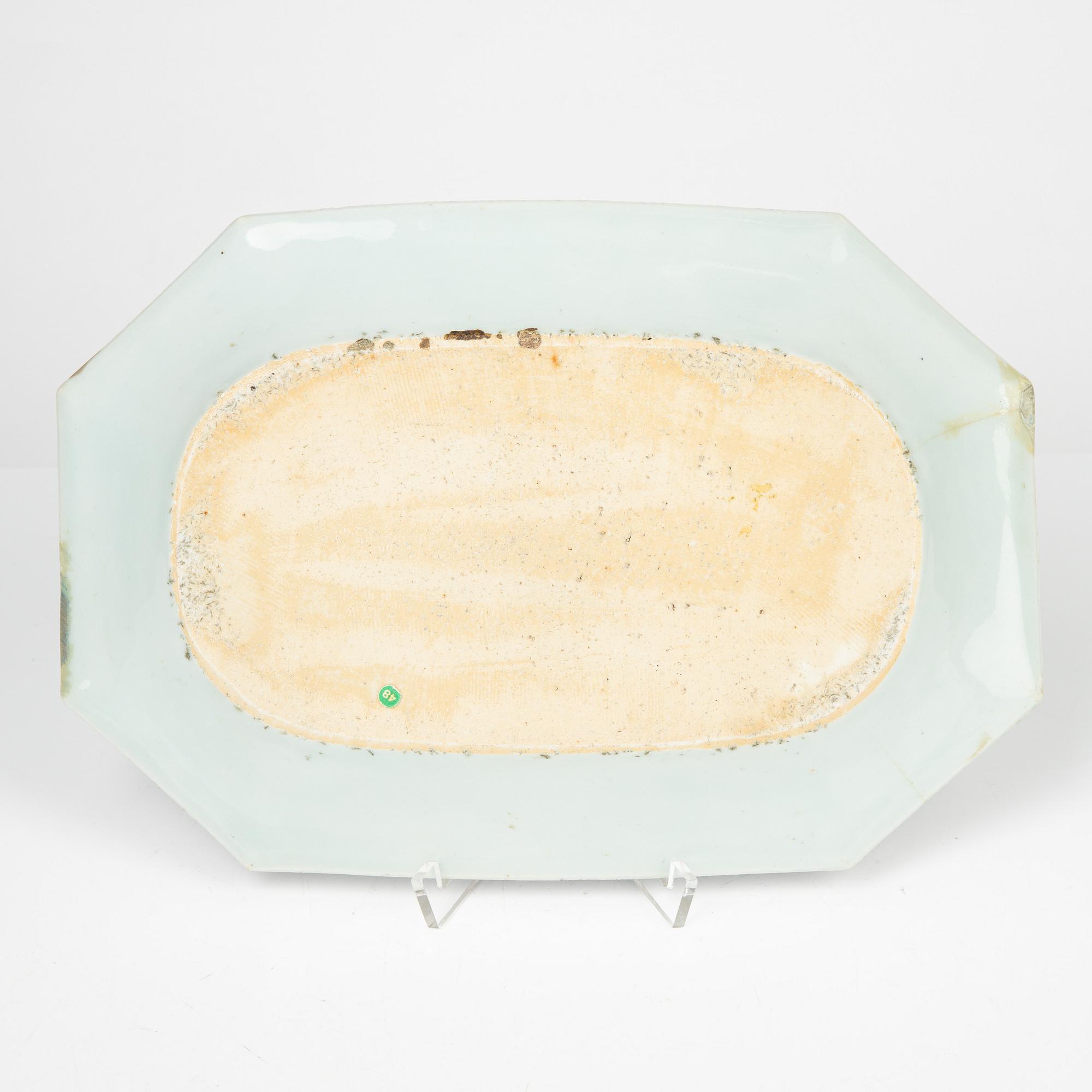 A Chinese porcelain dish, Qing Dynasty, Qianlong (1736-95).