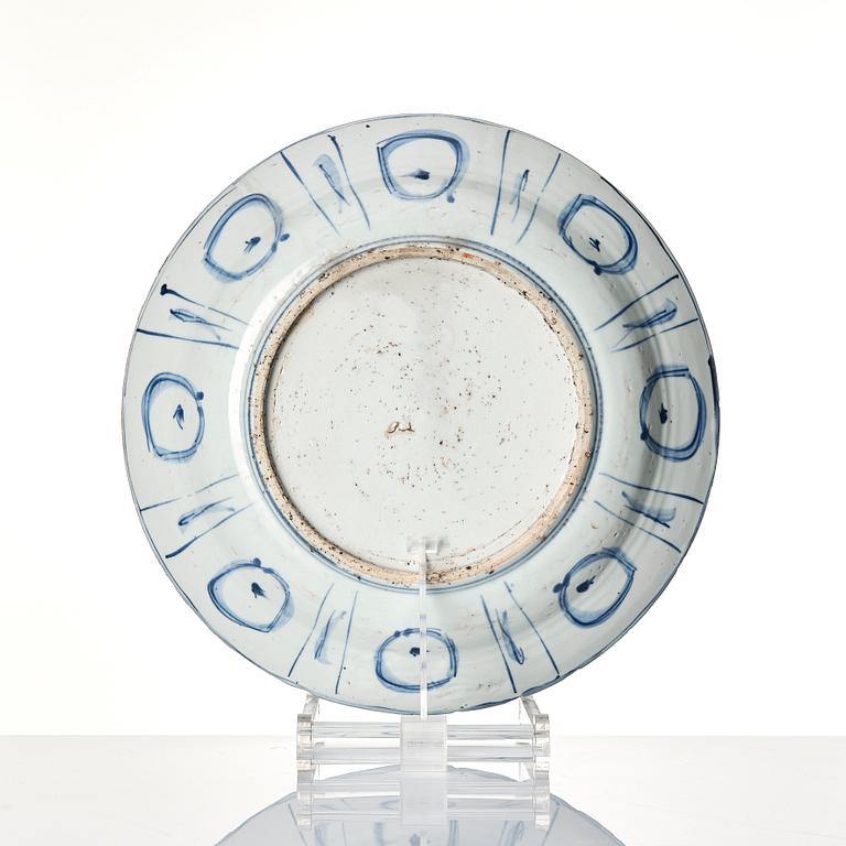 A blue and white dish, Ming dynasty, Wanli (1572-1620).