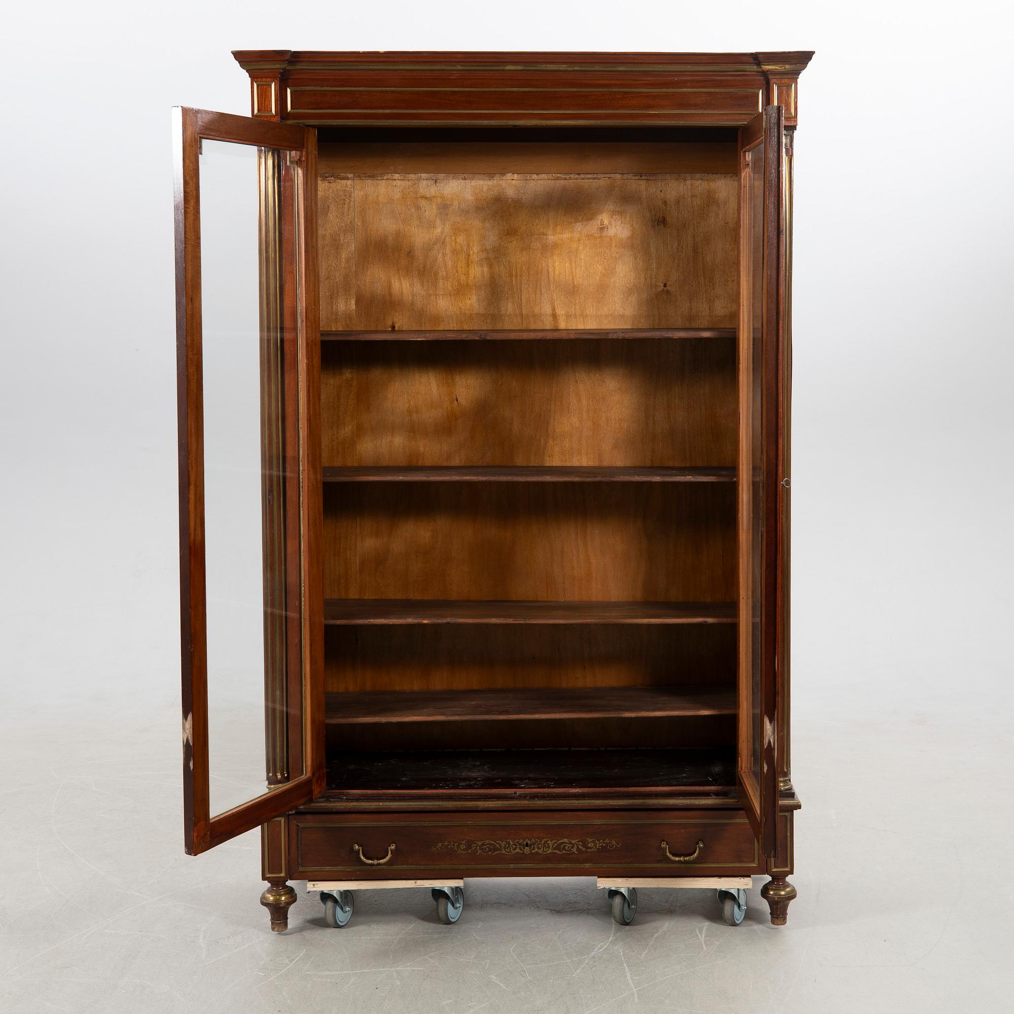 Display cabinet, second half of the 20th century.