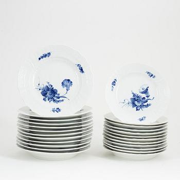 A 24-piece 'Blå Blomst' porcelain set from Royal Coepnhagen, Denmark.