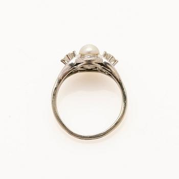 Ring, 18k,  med pärla och briljanter.