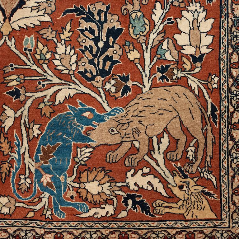 ANTIQUE TABRIZ FIGURAL. 191 x 138,5 cm.