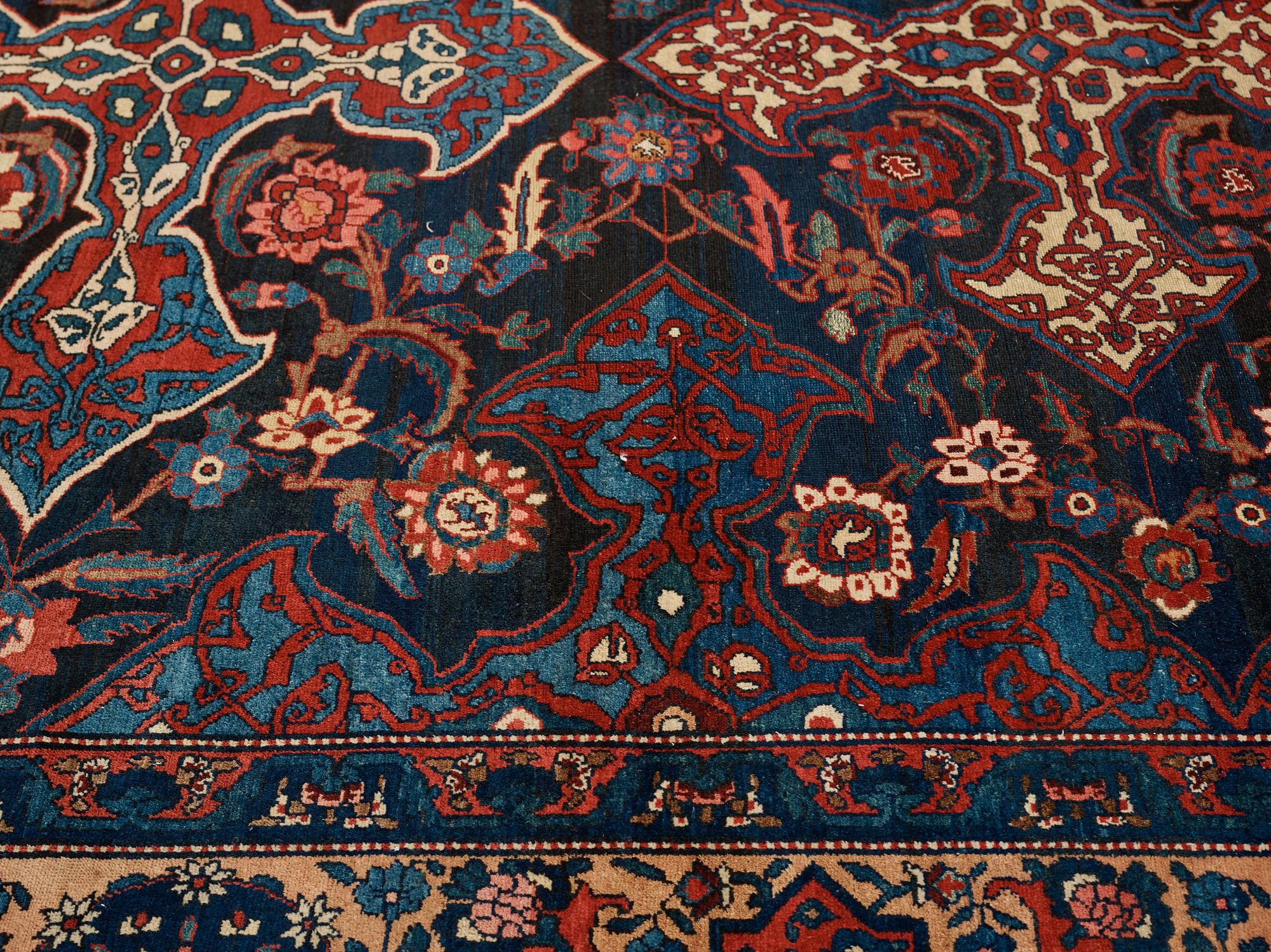 Matto, semi-antique, Chaharmahal/Bakhtiari Province, ca 386, 223,5 cm ( ca 2,5-3,5 cm flat weave at the ends).