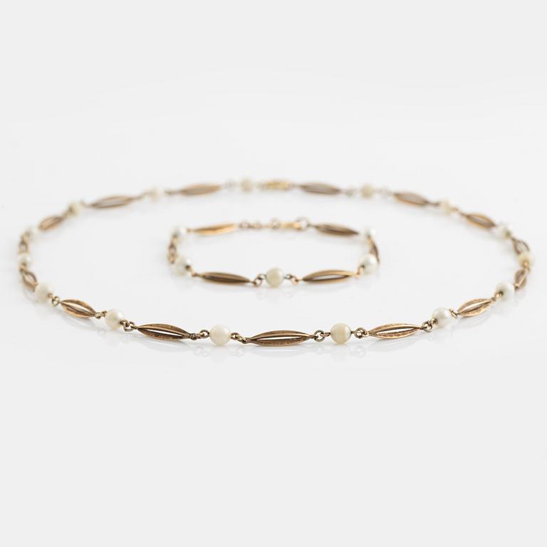 Bracelet and necklace, low fineness gold and pearls.