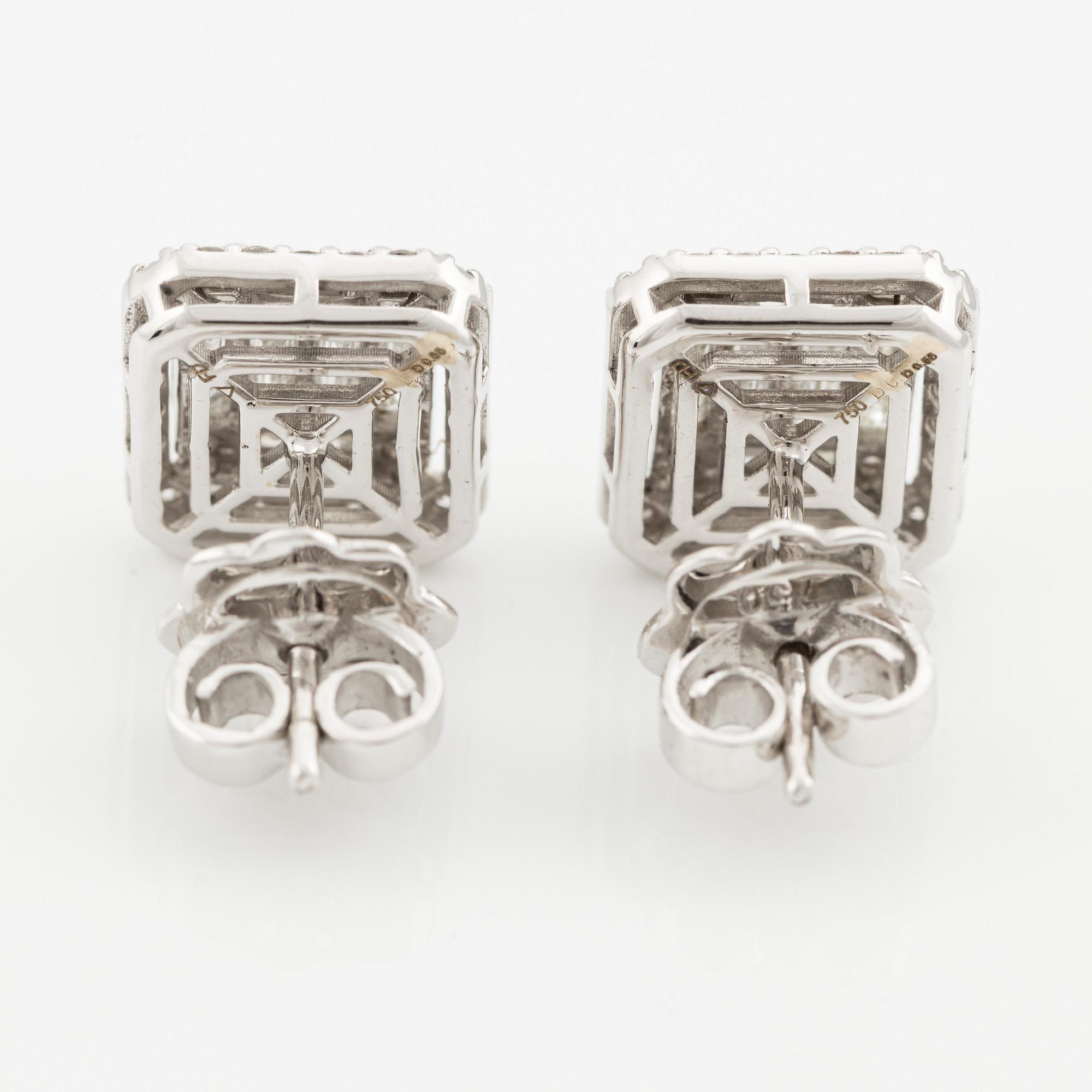 Earrings, 18K white gold with baguette and brilliant cut diamonds.