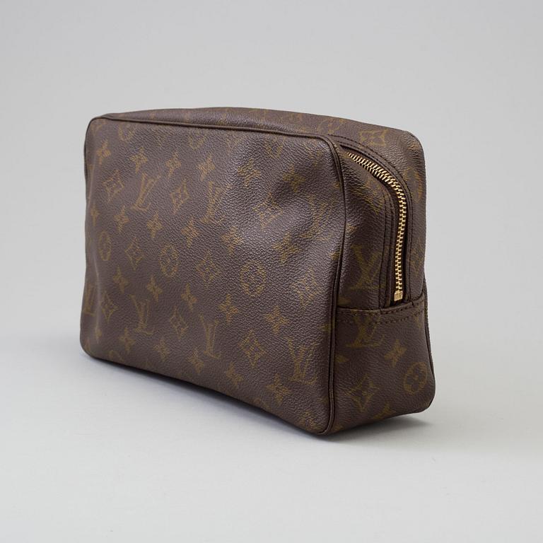 LOUIS VUITTON "Trousse Toilette 28" toilet bag.
