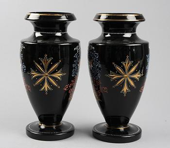 PRAKTURNOR, ett par. Glas, Baltikum 1800/1900-tal.