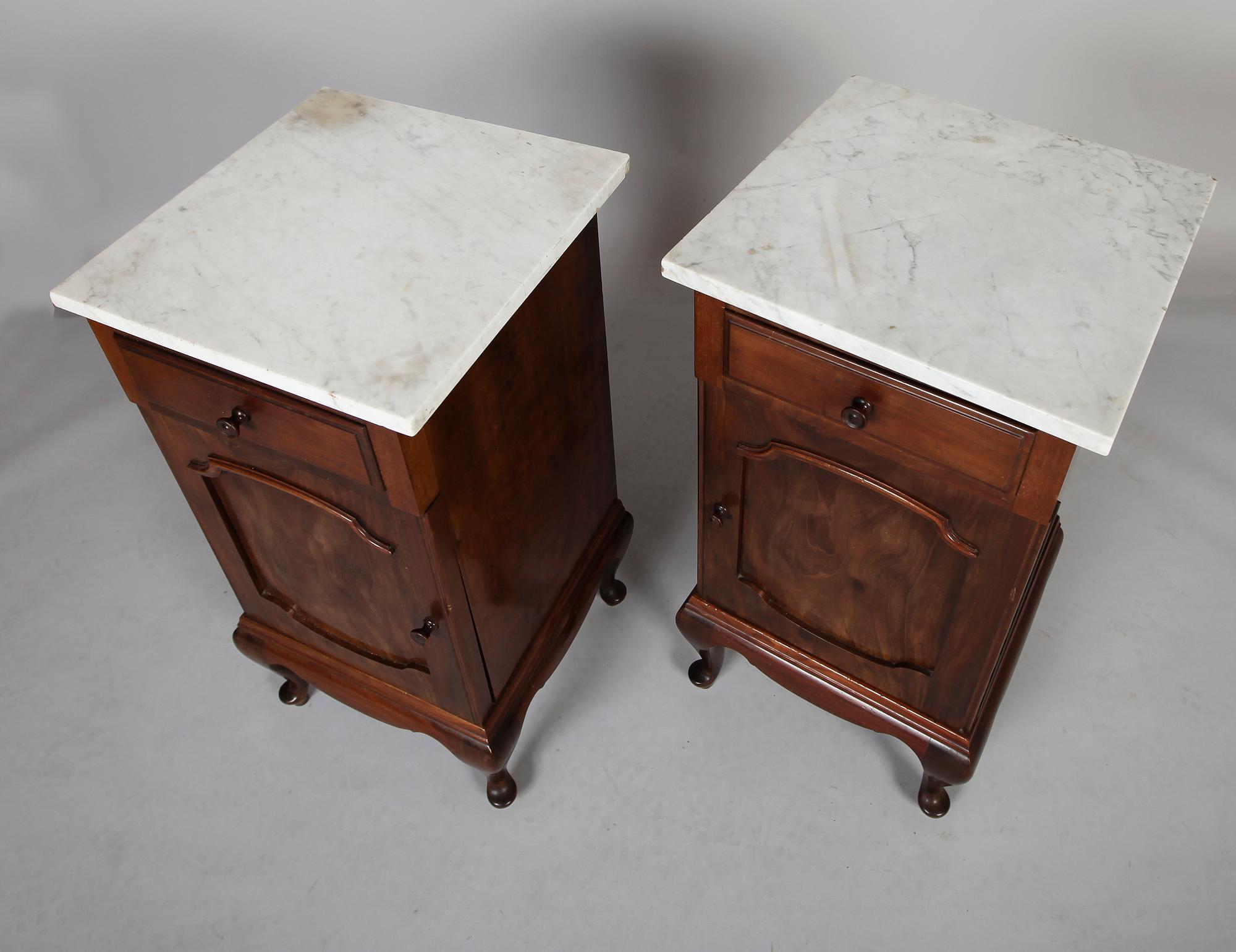 SÄNGBORD, 1 par, 1900-talets första hälft.