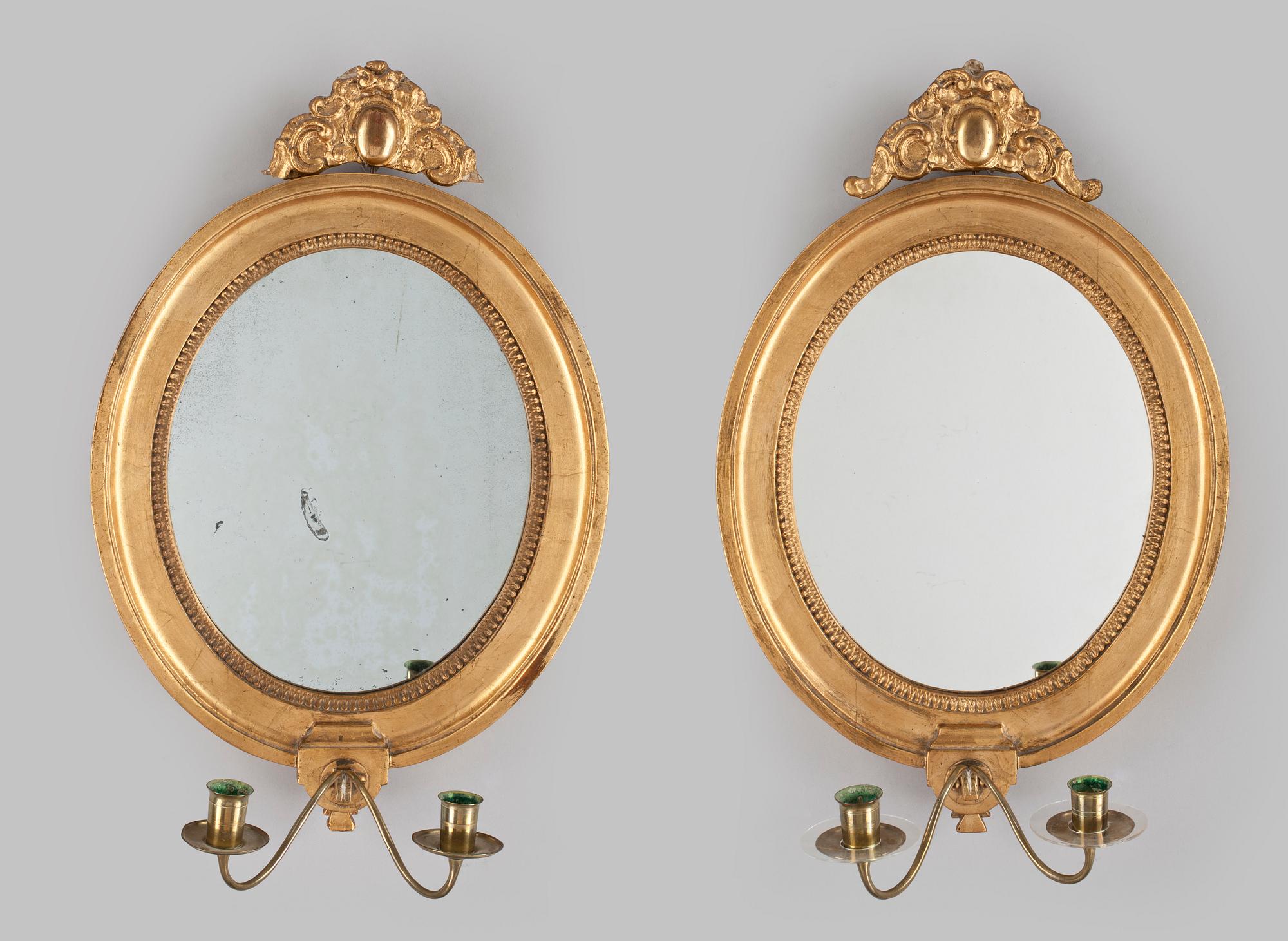 SPEGELLAMPETTER, ett par, gustavianska. Omkring år 1800.