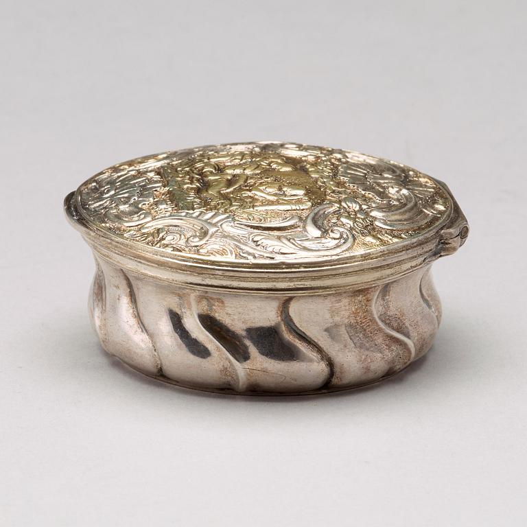 A Swedish 18th century parcel-gilt silver snuff-box, unidentified makers mark.