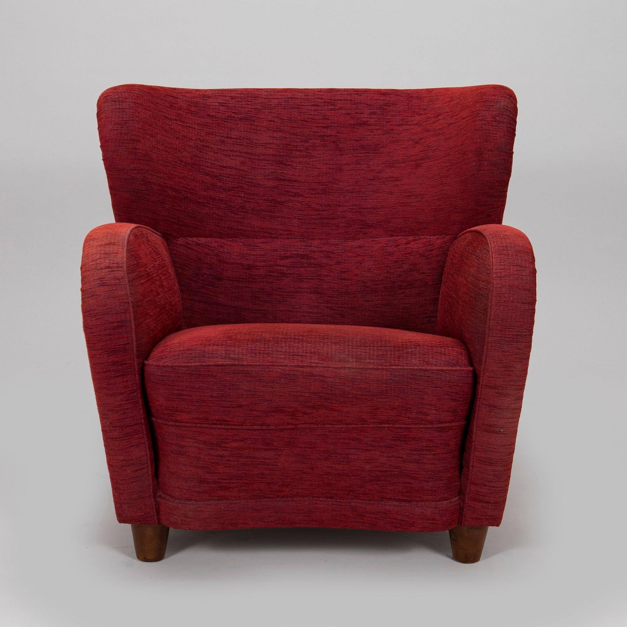 A mid-20th-century armchair.