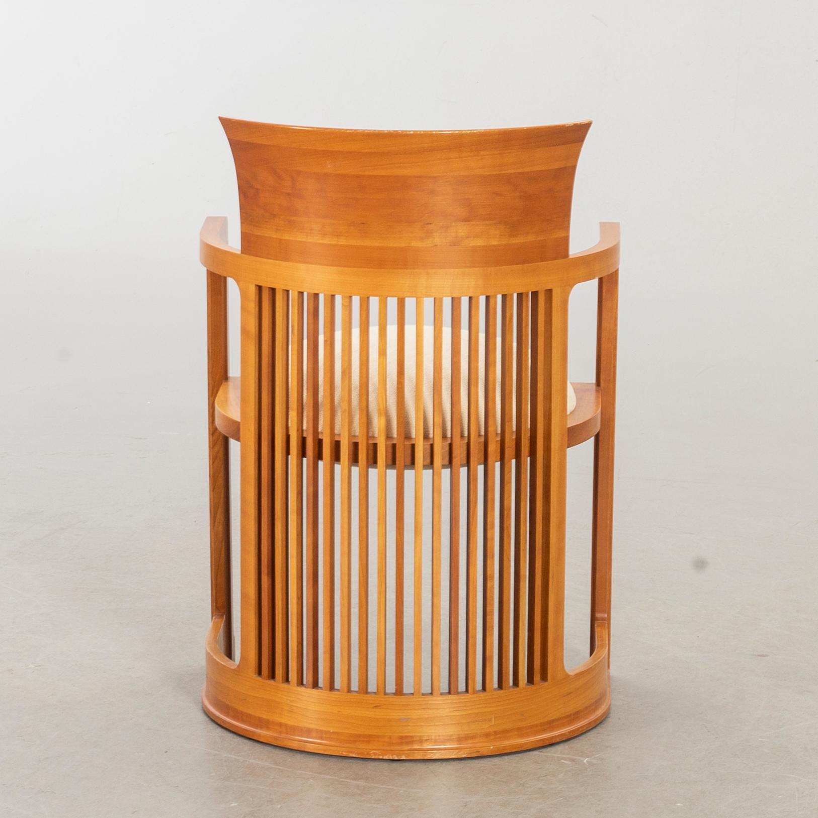 FRANK LLOYD WRIGHT, KARMSTOL, modellnr 606 "Barrel Chair", Cassina 1980-tal.