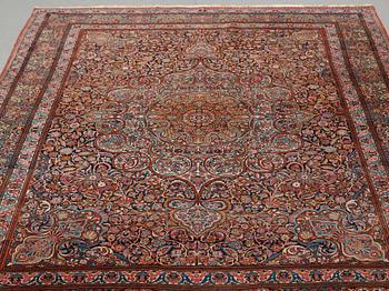 A rug, semi-antique Tehran/Semnan, ca 247 x 189 cm.