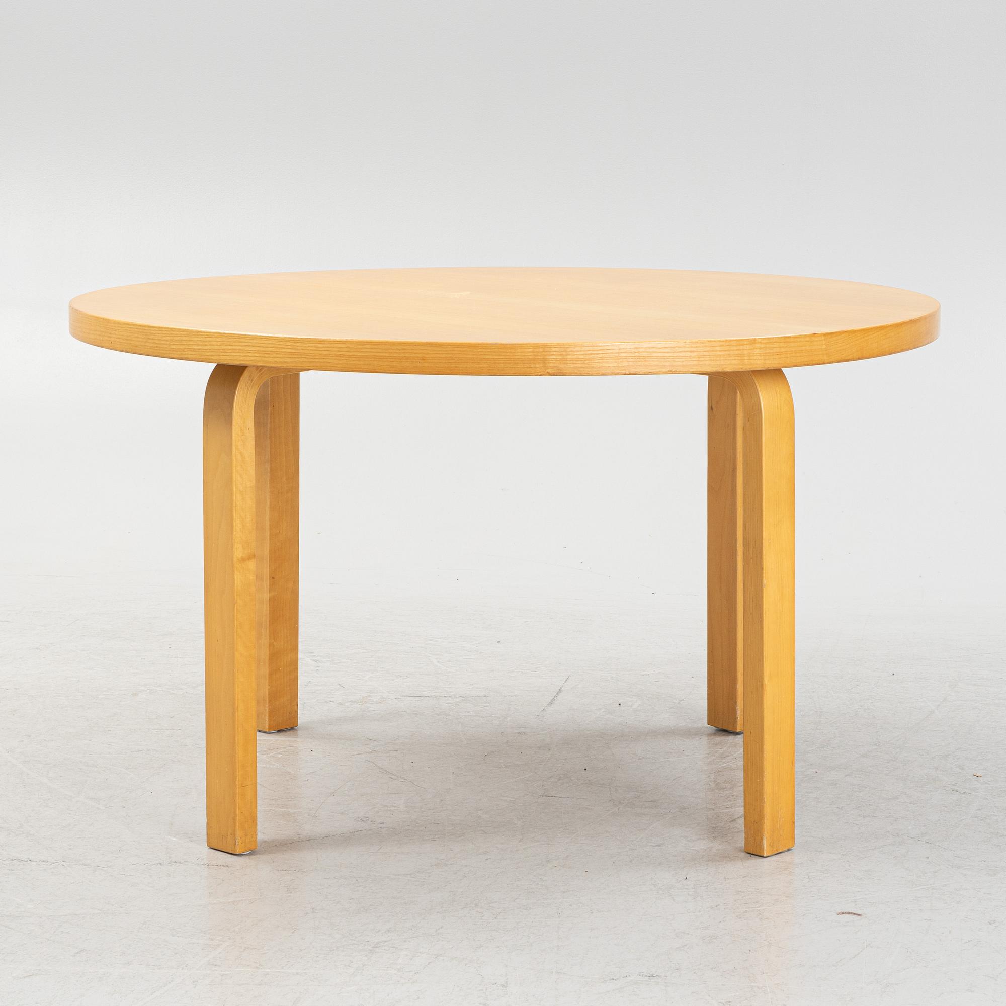 An Alvar Aalto, dining table, model 91, Artek, Finland.