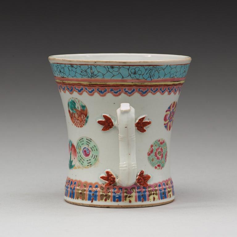 A famille rose jug, Qing dynasty, 19th Century.