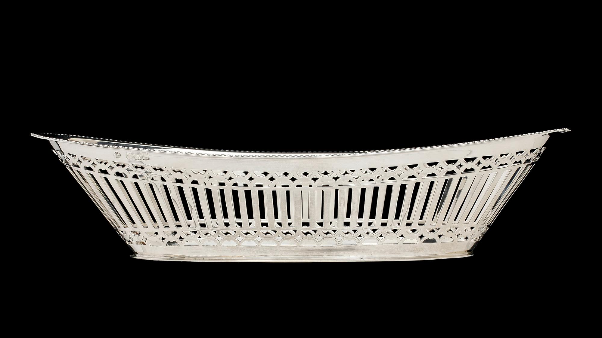 BRÖDKORG, silver, England. 1898. Vikt 390 g.