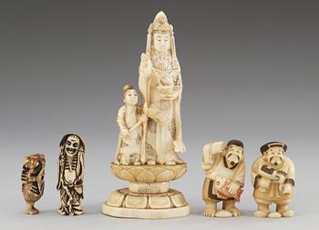 223. FIGURINER, fem stycken, ben. Kina/Japan.