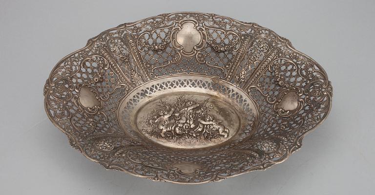 FRUKTSKÅL, silver 830, finska kontrollstämplar 1941. Vikt ca. 485 g.