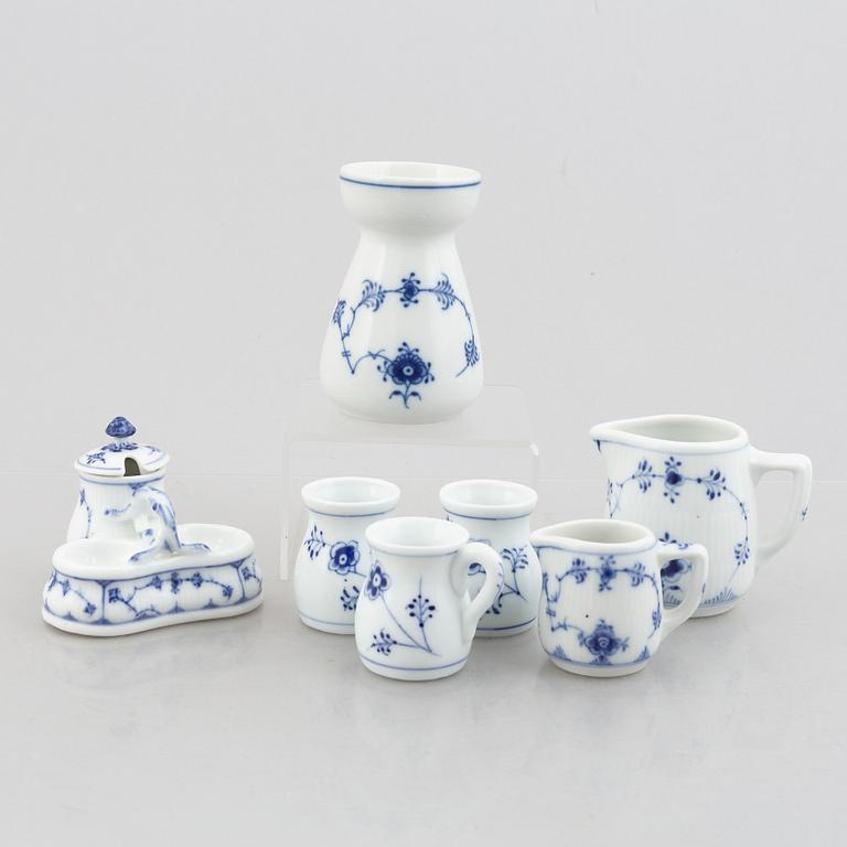 Three small jugs/creamers, a pair of small vases and two salt cellars, "Blue Fluted"/"Musselmalet", Royal Copenhagen.