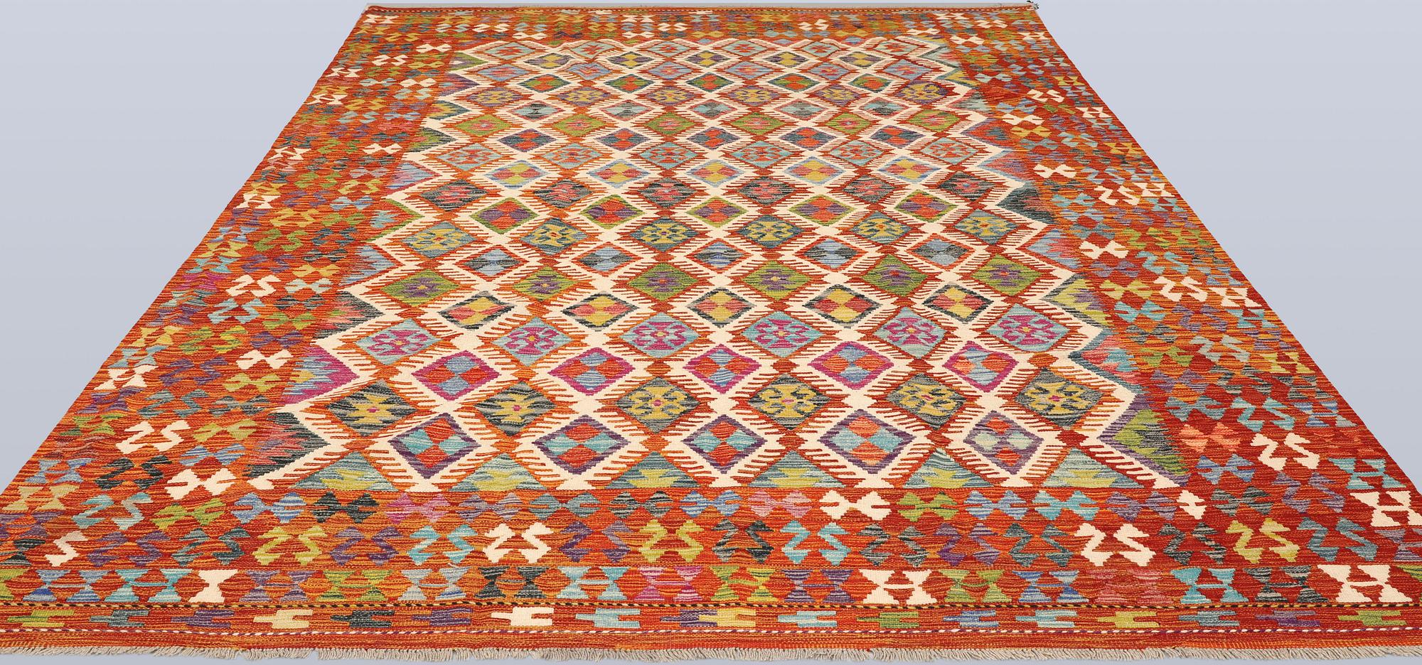 A Kilim carpet, approx. 347 x 250 cm.