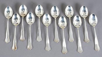 PARTI SILVER. 35 delar. Bl a CG Hallberg, Stockholm 1940. Tot vikt ca 1125 g.
