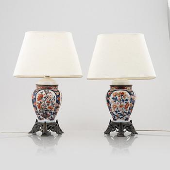A pair of imari porcelain table lamps, CHina/Japan, around 1900.