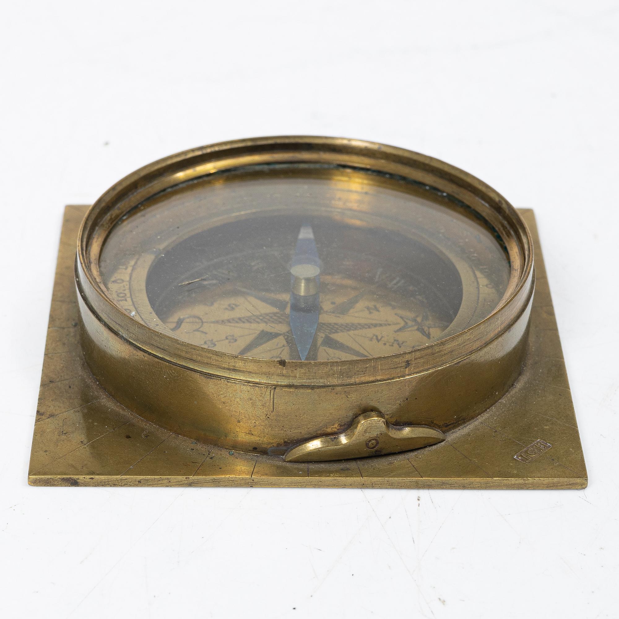 Compass, by Johan Gusaf Hasselström, (active in Stockholm 1775-1812).