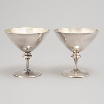 Cocktailglas, 6 st, samt shaker, nysilver, GAB samt Tesi, 1900-talets mitt.
