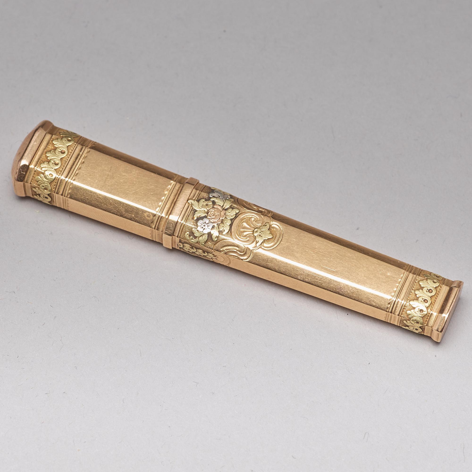 A Swedish 18th century gold en trois couleurs needle-case, mark of Hans Henrik Wihlborg, Stockholm 1788.