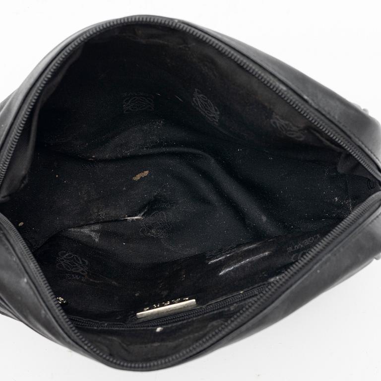 Loewe, kabinväska samt necessär.