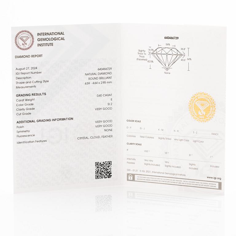 Ring in 18K gold with three diamonds 0.60 ct, 0.41 ct, and 0.40 ct. Accompanied by a report for each diamond.