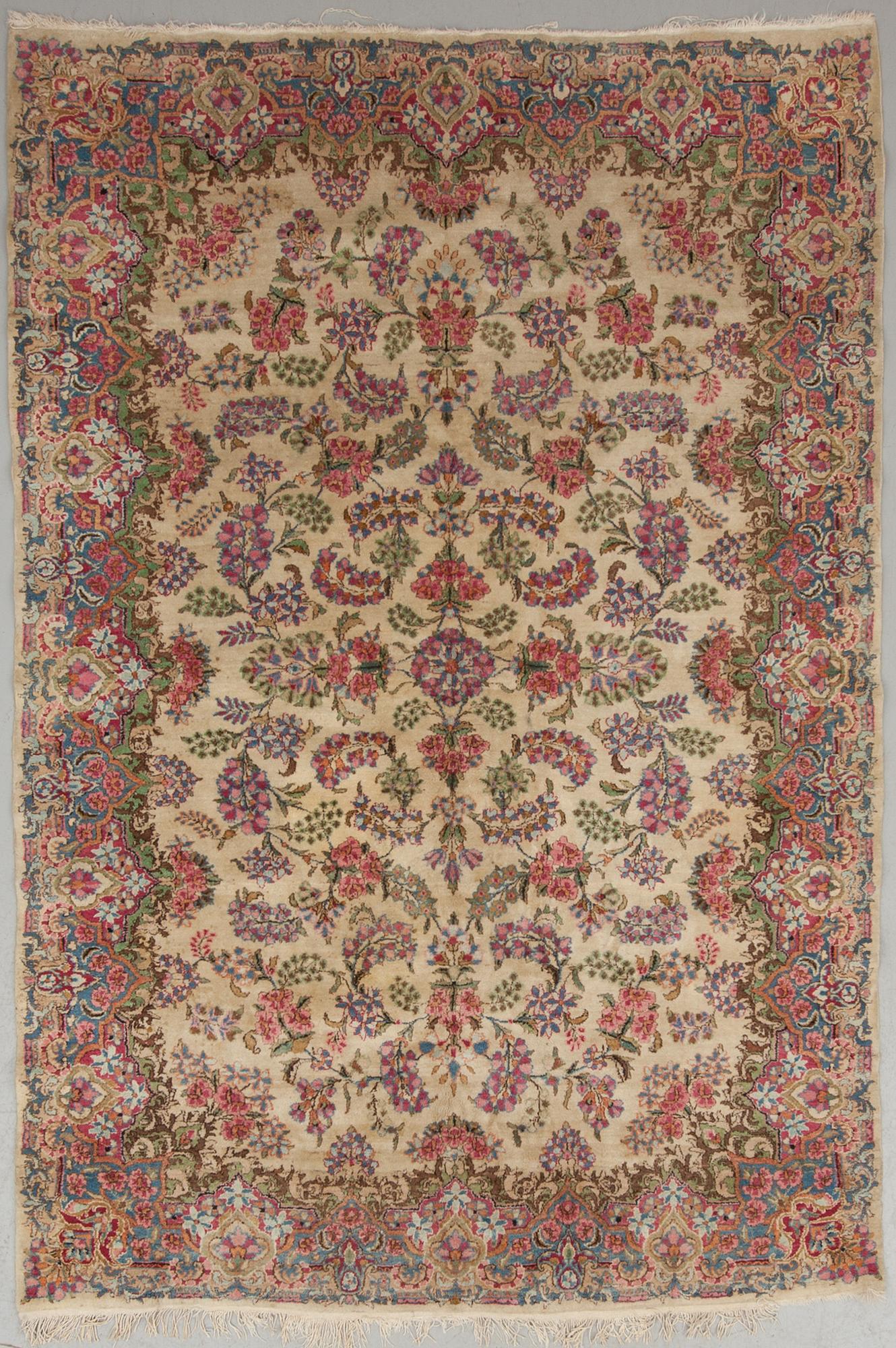 MATTA, semiantik, Kirman, ca 273 x 183 cm.