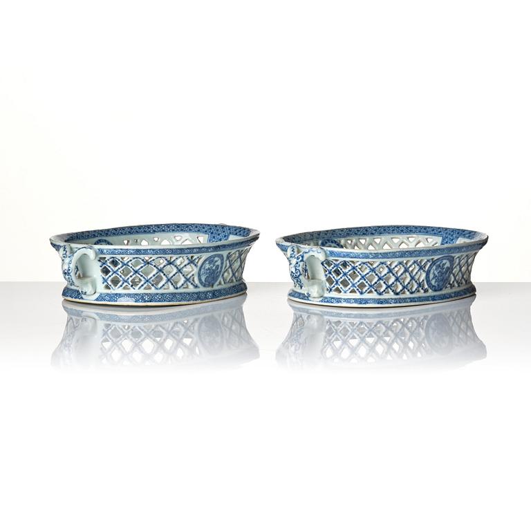 A pair of blue and white chesnut baskets, Qing dynasty, 18th Century.