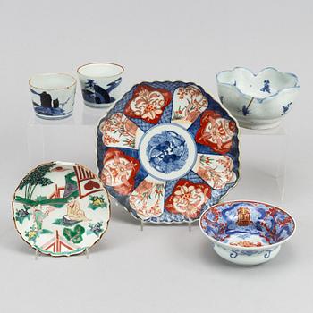 A group of Japanese porcelain, 18th-20th Century. (6 pieces).