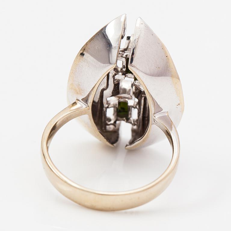 Ring, 18K vitguld, diamant ca 0.03 ct och turmaliner. Finska importstämplar 1962.