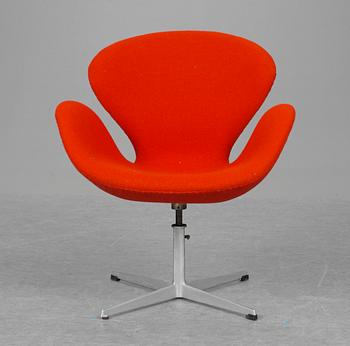 ARNE JACOBSEN, fåtölj, "Svanen", Fritz Hansen, Danmark 1960-70-tal.