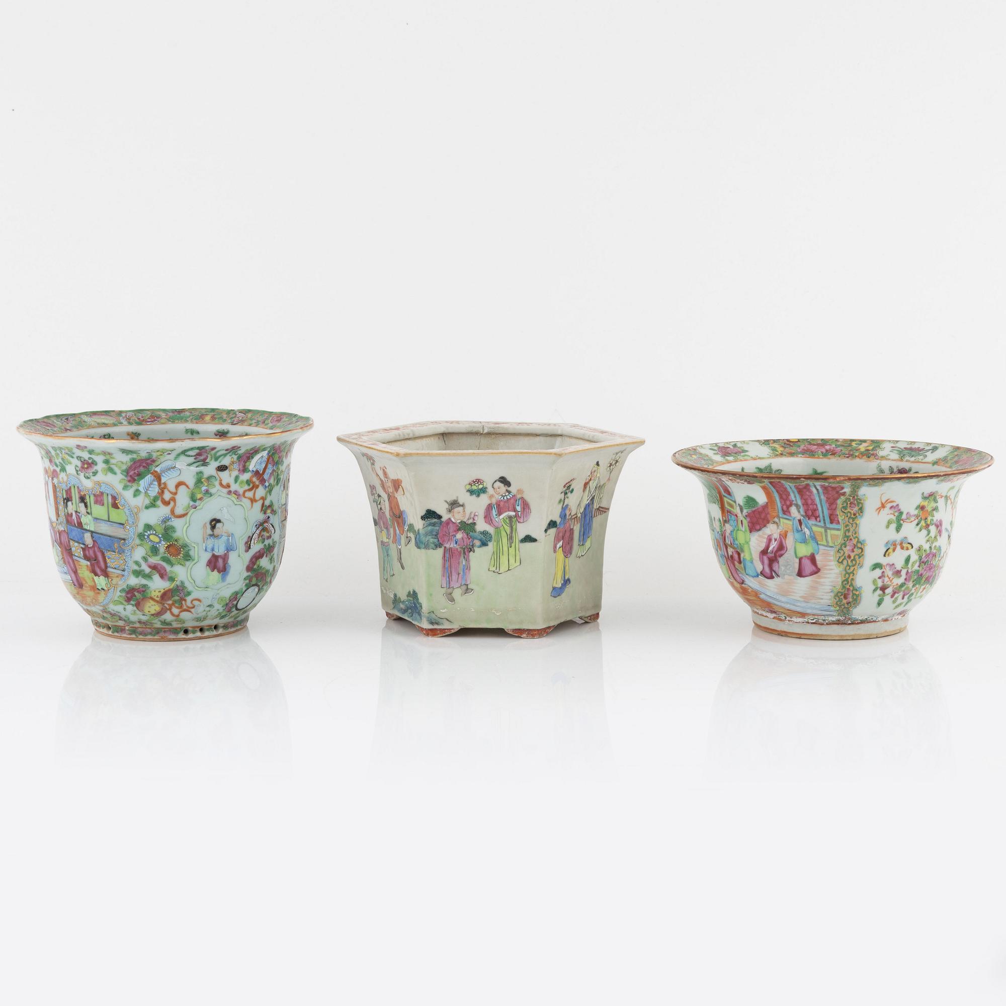Three porceain flower pots, China, Qing dynasty, second half of the 19th century and around 1900.