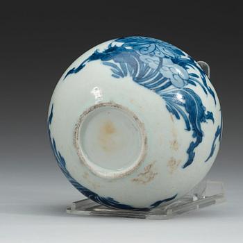 VAS, porslin. Qing dynastin, 1800-tal.