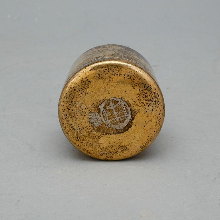 TOALETTSET, glas samt silver, Jacob Engelbert Torsk, 1899. Total silvervikt ca 263 gram.