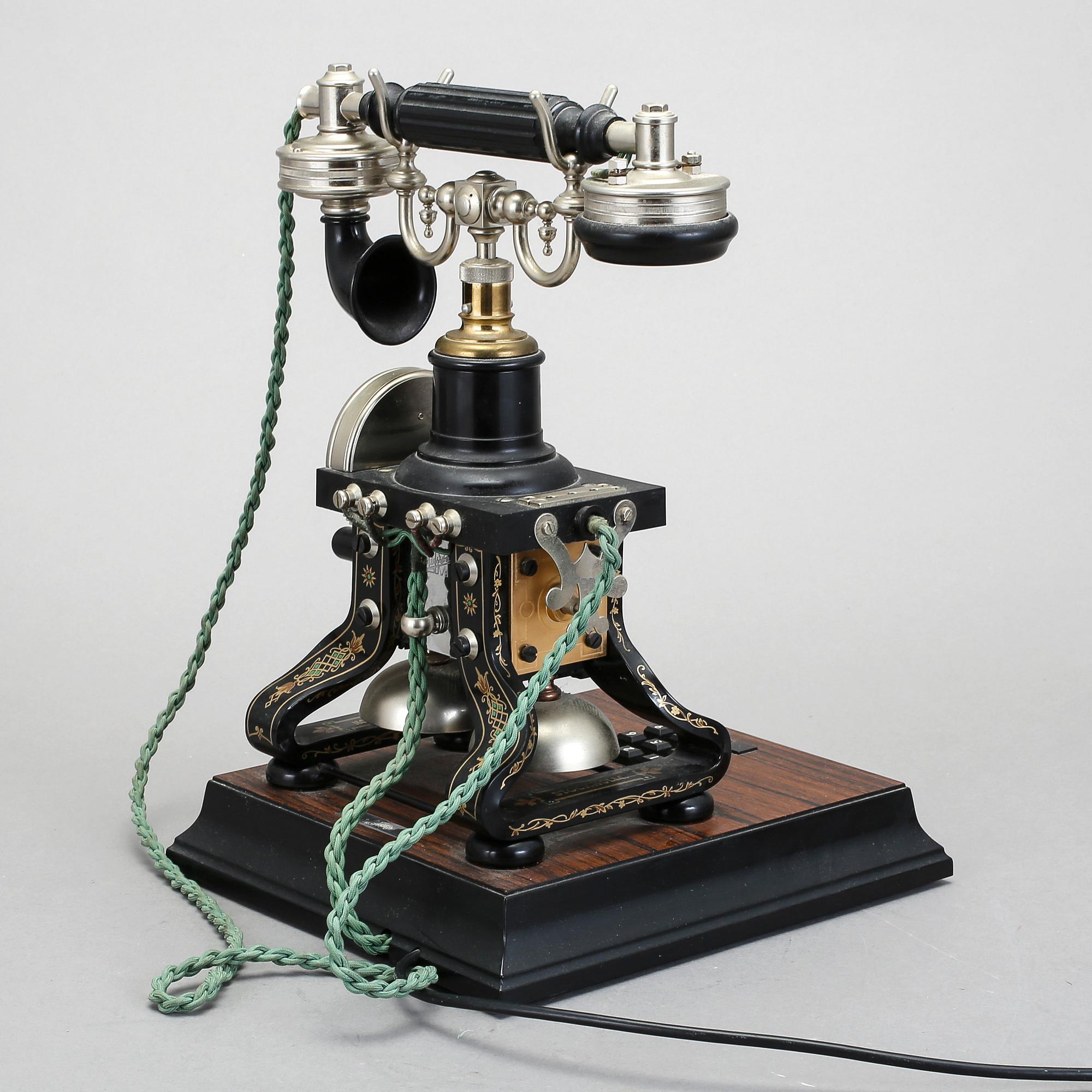 BORDSTELEFON, jubileumsmodell efter "Taxen", LM Ericsson, 1900-talets senare del.