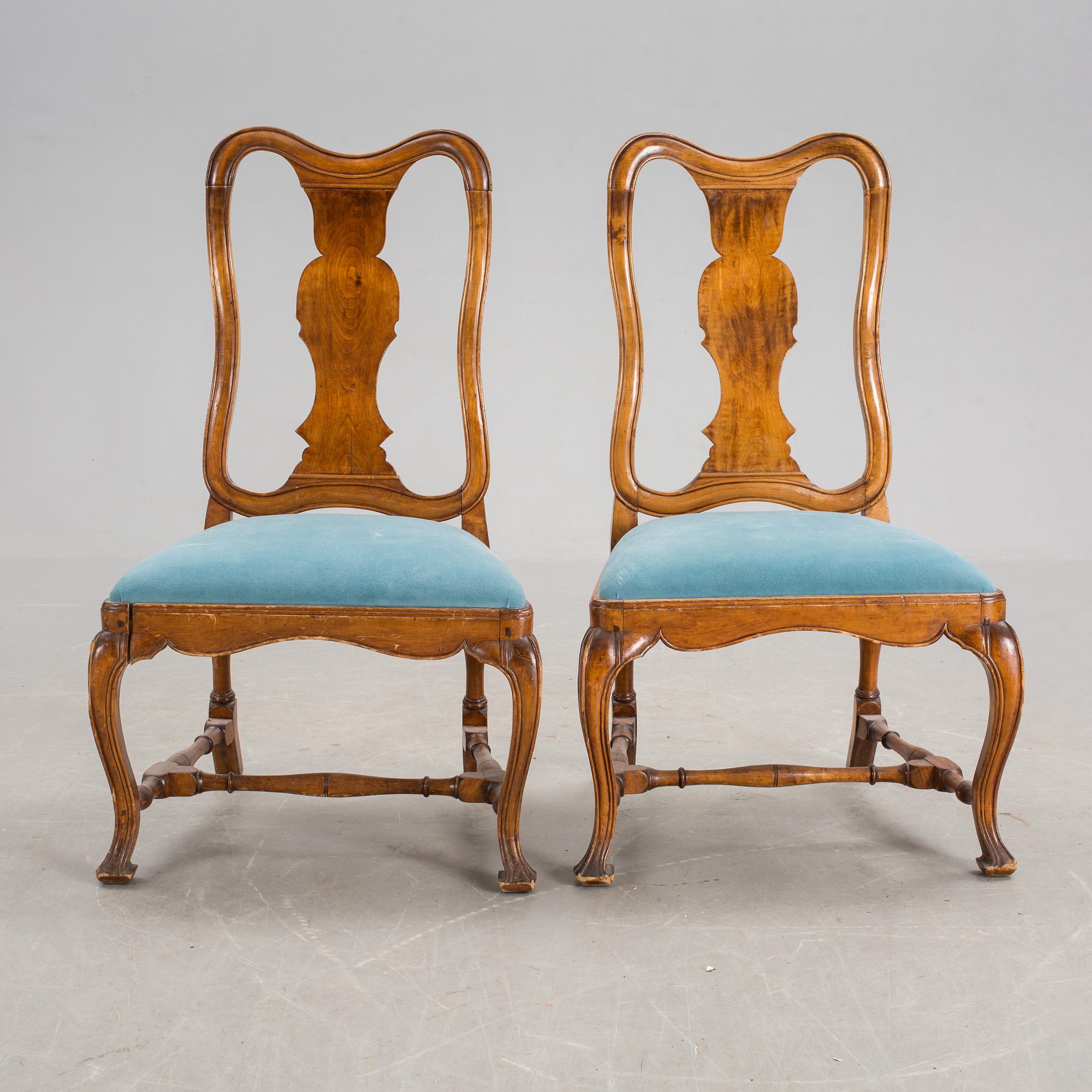 STOLAR, ett par, senbarock-stil, omkring 1900.