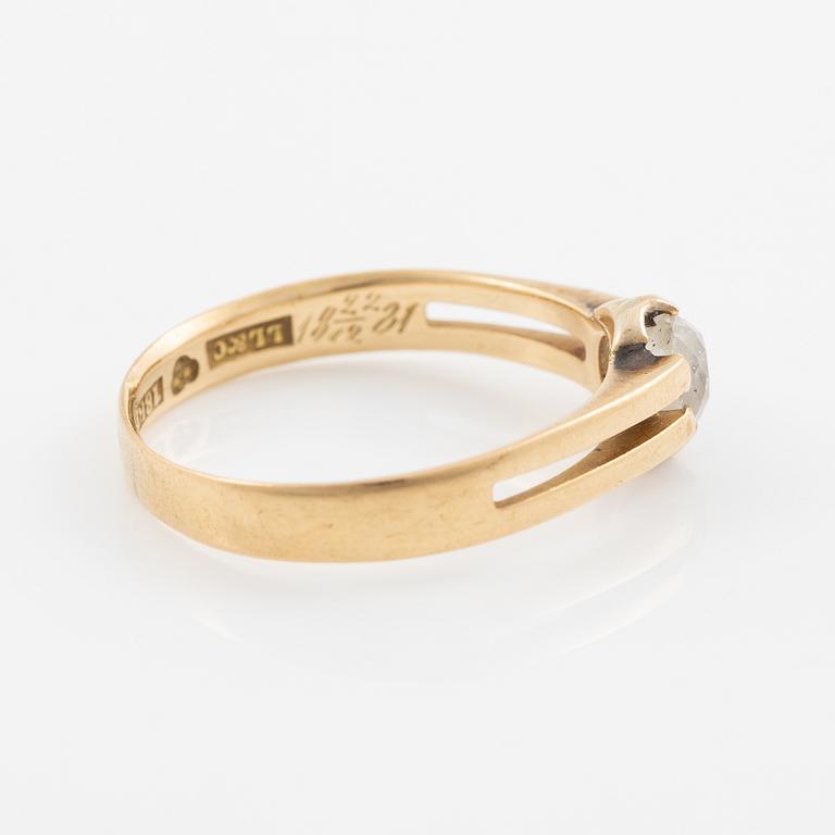 Ring 18K guld med en gammalslipad diamant.