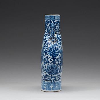 PILGRIMSFLASKA, porslin, Qingdynastin, 1800-tal.