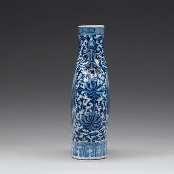 A blue and white moonflask, Qing dynasty, 19th Century.