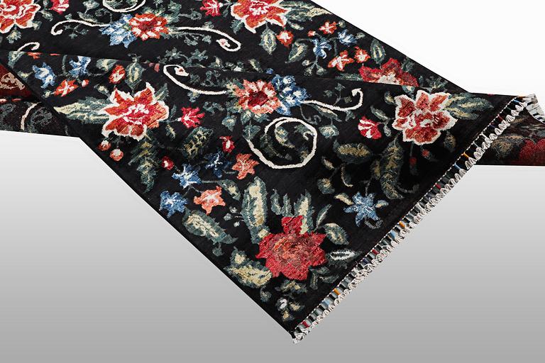 A carpet, Zielger Karabach, ca 179 x 128 cm.